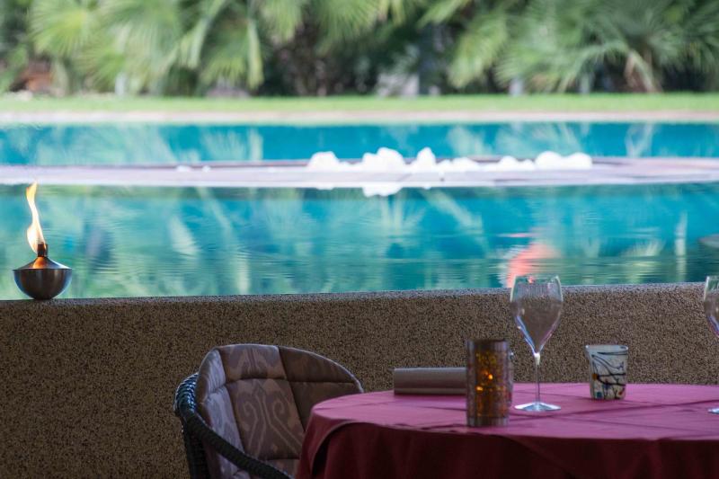 AMBIENTE ristorante-stellato-la-veranda-del-color-dinner-by-the-pool